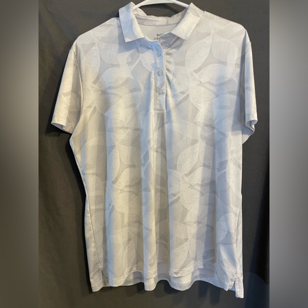 Women’s golf shirt. Nike dri fit. Size XL